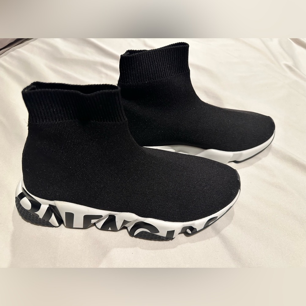Balenciaga speed graffiti sneakers size USA 6/EUR 39